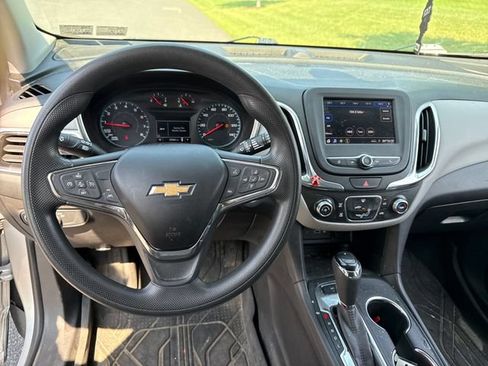 Used 2020 Chevrolet Equinox LS w/ LS Convenience Package AWD/4WD image 17
