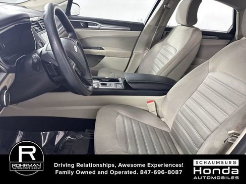 Used 2019 Ford Fusion SE FWD image 4