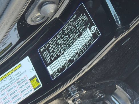 Used 2025 Toyota Corolla LE FWD image 29