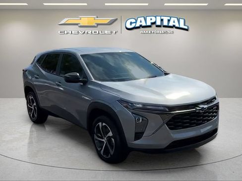Used 2024 Chevrolet Trax RS w/ Driver Confidence Package FWD image 8