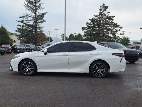 Used 2023 Toyota Camry SE FWD image 6