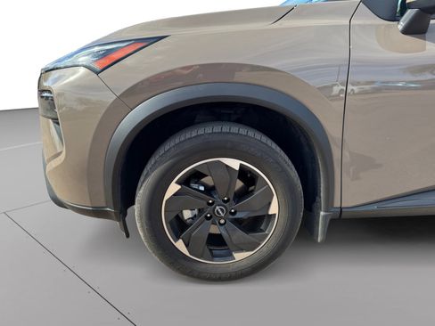 Used 2024 Nissan Rogue SV image 9