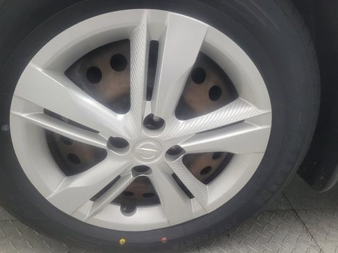 Used 2020 Nissan Kicks S FWD image 31