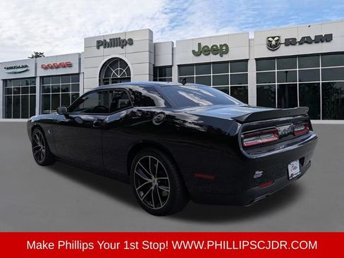 Certified 2022 Dodge Challenger R/T Scat Pack w/ Shaker Package RWD image 5