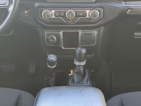 Used 2021 Jeep Wrangler Unlimited Sport image 17