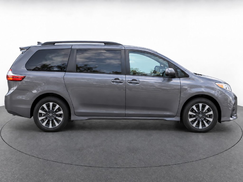 Used 2019 Toyota Sienna LE w/ Carpet Mat Package AWD/4WD image 6