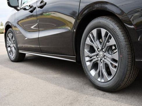 New 2026 Honda Odyssey Touring image 9
