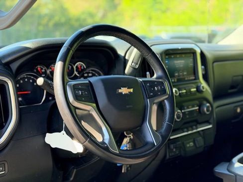 Used 2023 Chevrolet Silverado 2500 LT AWD/4WD image 8