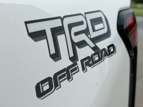 Certified 2025 Toyota Tacoma TRD Off-Road w/ TRD Off Road Upgrade Package AWD/4WD image 11