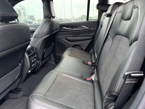 New 2025 Jeep Grand Cherokee Altitude image 25