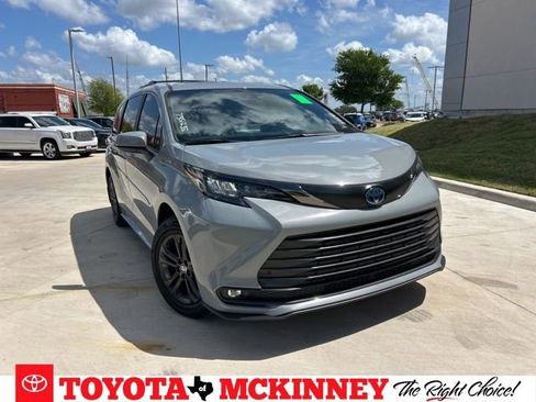 Used 2024 Toyota Sienna XLE Woodland Edition image 1