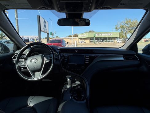 Used 2020 Toyota Camry SE image 21