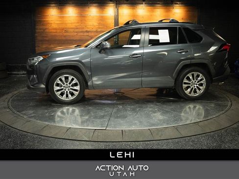 Used 2019 Toyota RAV4 XLE Premium w/ Carpet Mat Package FWD image 1