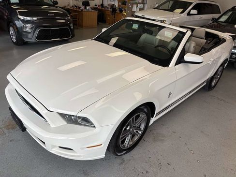 Used 2013 Ford Mustang Premium image 9
