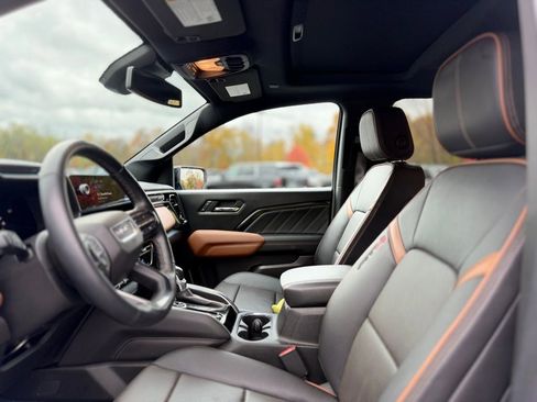 Used 2023 GMC Canyon AT4 w/ AT4 Premium Package image 13