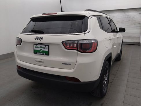 Used 2019 Jeep Compass Latitude FWD image 9