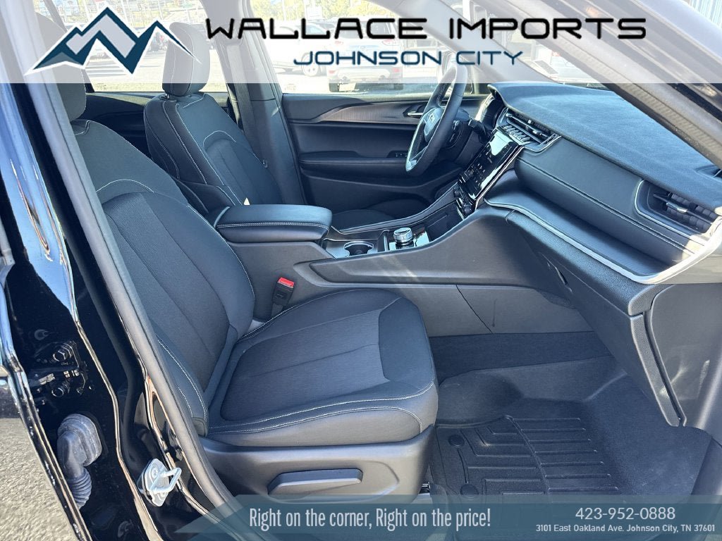 Used 2025 Jeep Grand Cherokee Laredo X w/ Luxury Tech Group I AWD/4WD image 37