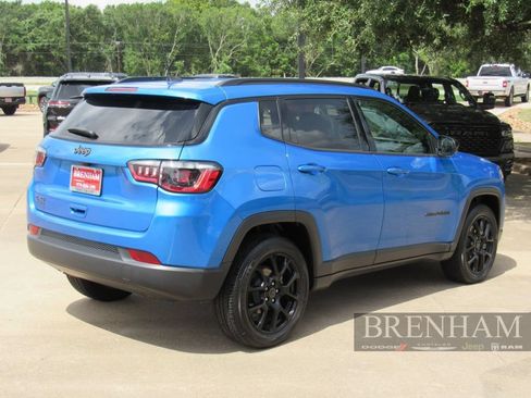 Used 2025 Jeep Compass Latitude w/ Altitude Special Edition AWD/4WD image 6