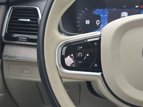 Used 2023 Volvo XC90 B6 Plus image 21