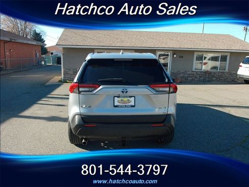 Used 2022 Toyota RAV4 LE image 4