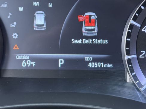 Used 2023 Toyota Highlander XLE image 27