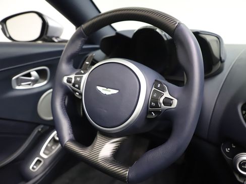 Used 2021 Aston Martin V8 Vantage Roadster RWD image 26