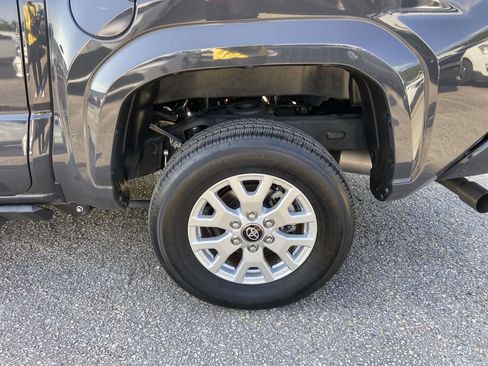 Used 2025 Toyota Tacoma SR5 AWD/4WD image 9