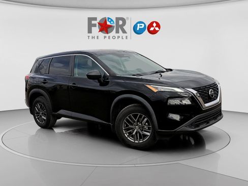 Used 2021 Nissan Rogue S image 3