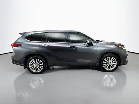 Used 2022 Toyota Highlander Platinum image 8