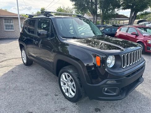 Used 2017 Jeep Renegade Latitude AWD/4WD image 3