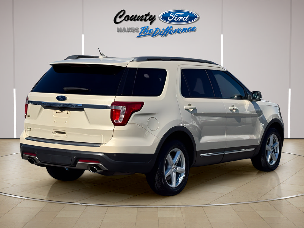 Used 2018 Ford Explorer XLT w/ Equipment Group 202A FWD image 8