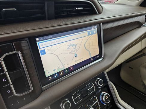 Used 2021 GMC Yukon Denali w/ Denali Premium Package image 17