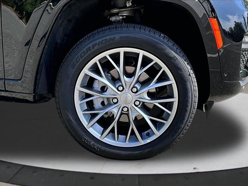 Certified 2025 Jeep Grand Cherokee Summit AWD/4WD image 34