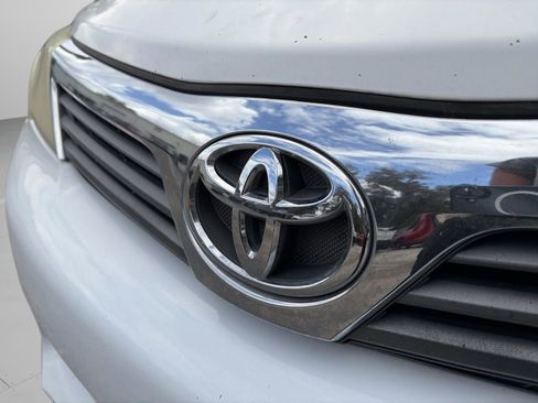 Used 2012 Toyota Camry L image 22