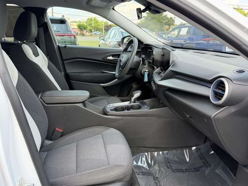 Used 2024 Chevrolet Trax LS FWD image 12