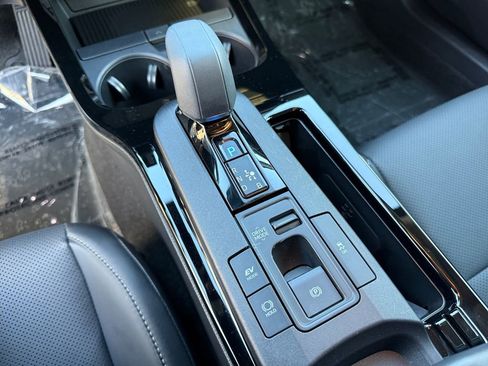 Used 2025 Toyota Prius XLE image 18