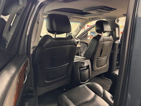 Used 2019 Cadillac Escalade ESV Premium Luxury image 18