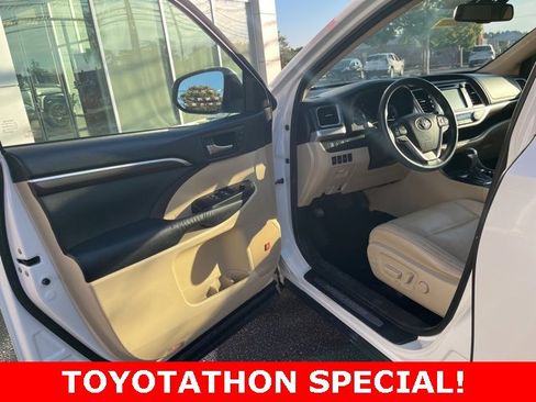 Used 2016 Toyota Highlander Limited Platinum image 4