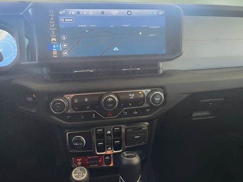 Used 2024 Jeep Gladiator Sport image 36