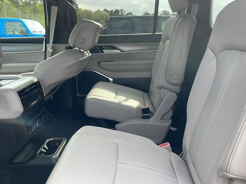 New 2026 Jeep Grand Wagoneer 4WD image 25