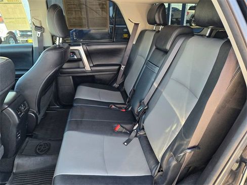 Used 2017 Toyota 4Runner SR5 Premium image 7