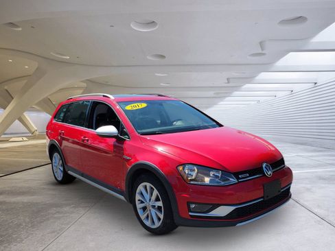 Used 2017 Volkswagen Golf Alltrack SE AWD/4WD image 1
