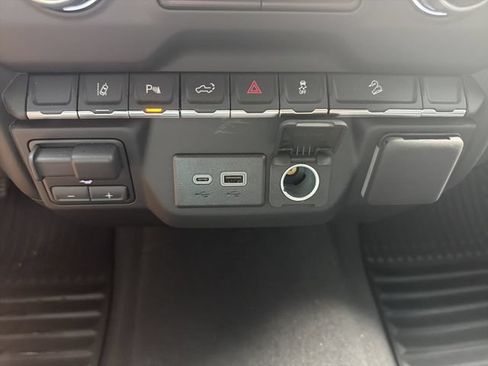 Used 2024 Chevrolet Silverado 2500 Custom w/ Custom Value Package AWD/4WD image 6