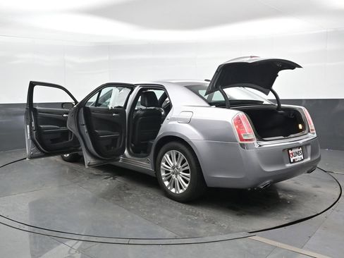 Used 2014 Chrysler 300 C w/ Light Group image 50