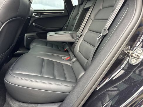 Used 2023 Porsche Macan AWD/4WD image 21