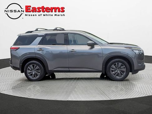Used 2022 Nissan Pathfinder SV image 8