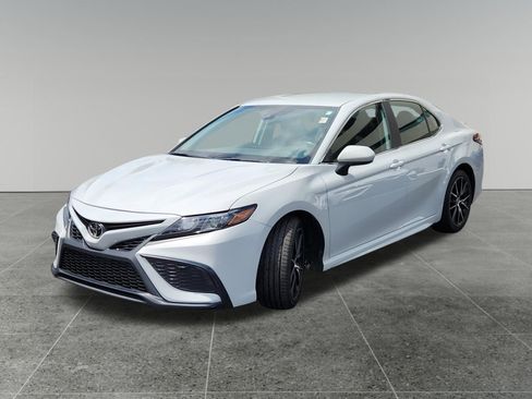 Certified 2024 Toyota Camry SE FWD image 3