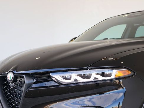 New 2025 Alfa Romeo Tonale Intensa image 11