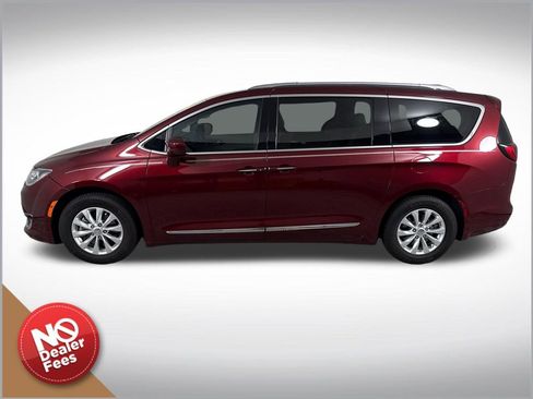 Used 2018 Chrysler Pacifica Touring-L Plus FWD image 7