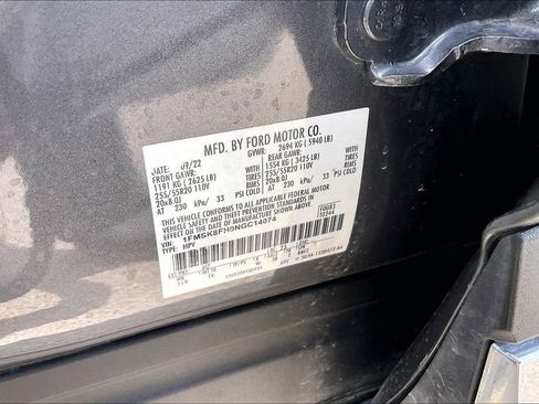 Used 2022 Ford Explorer Limited w/ Equipment Group 301A AWD/4WD image 16